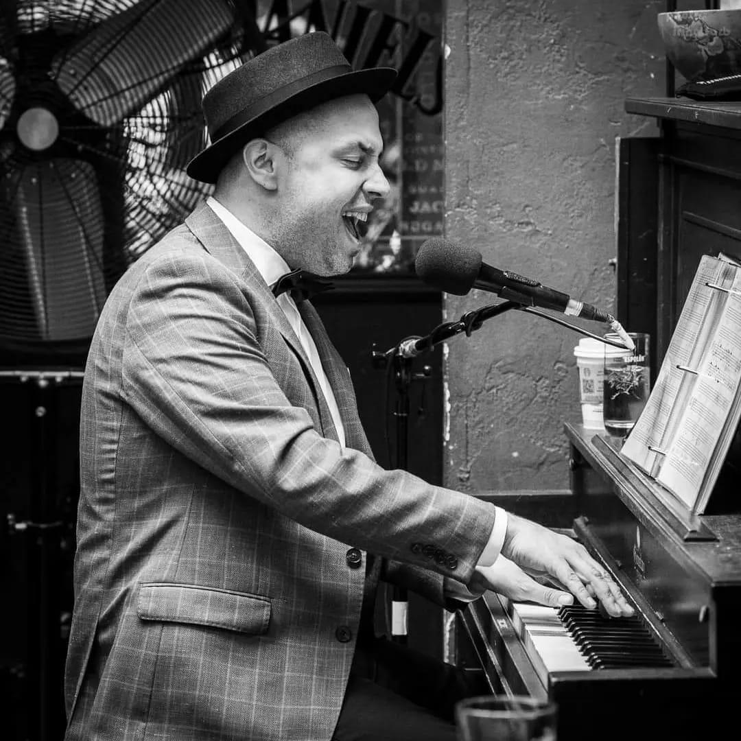 Bella Vista Entertainment jazz artist Sean Stanley playing the piano and singing.